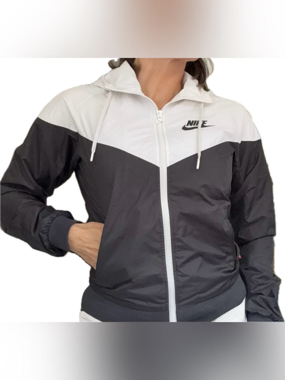 NIKE Black and White Windrunner Windbreaker Size Small
